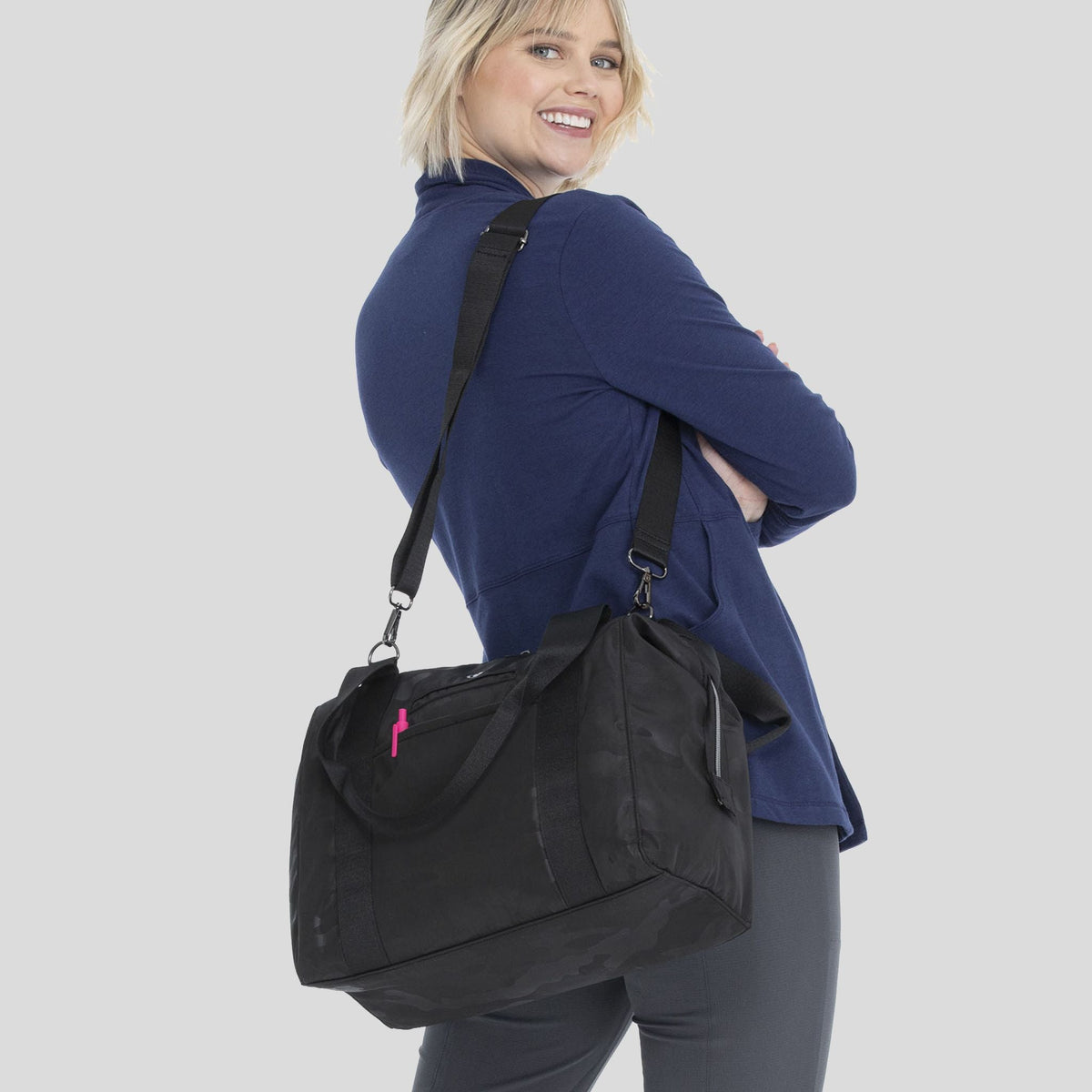 Cherokee_Madison_dufflebag_Black_camo_1